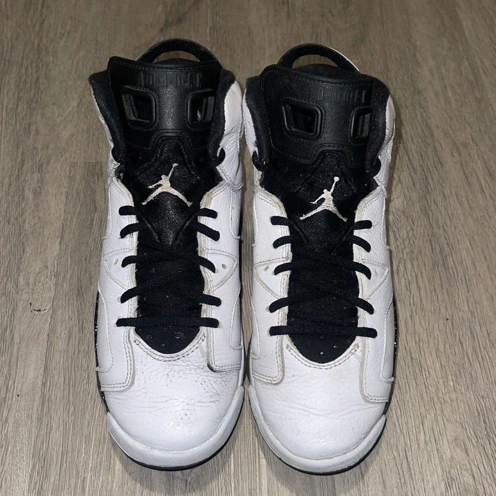Size 6Y- Air Jordan 6 Retro Reverse Oreo Sneakers 384665-112